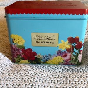 The Pioneer Woman recipe box with recipes.